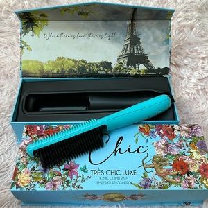 NIB Le Chic Tres Chic Luxe Ionic Comb w/temp control